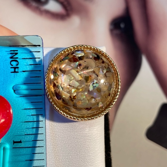 Clear Shell Round Stud Earrings - Picture 3 of 4